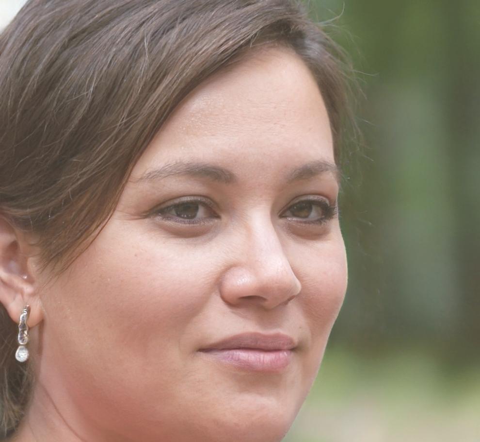 Siriporn Nakamura, Senior Financial Analyst